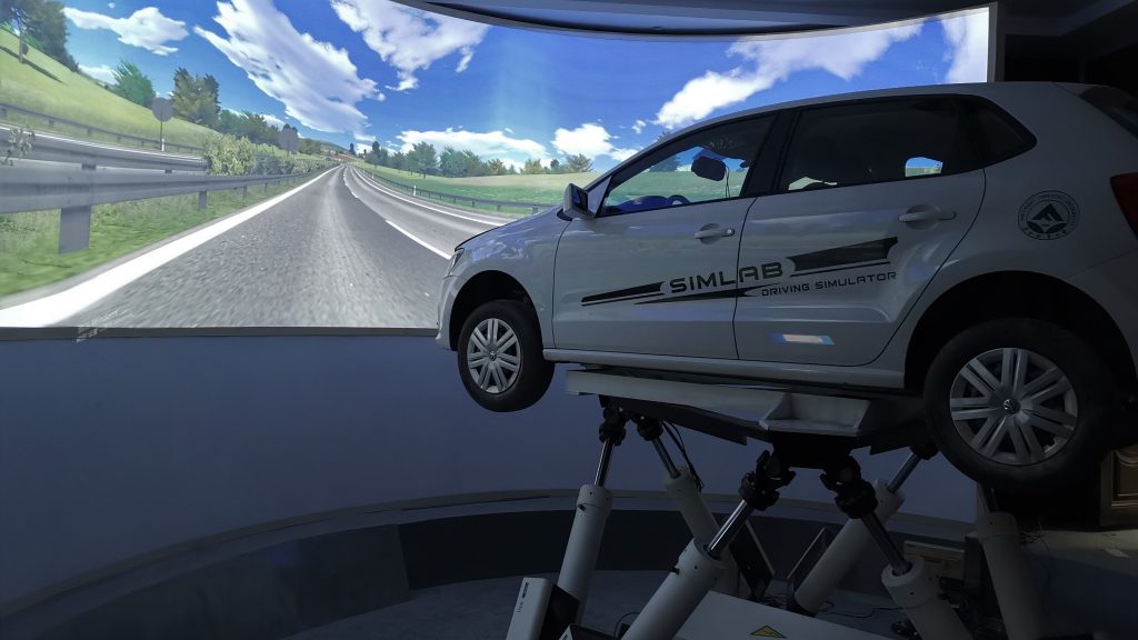 六自由度驾驶模拟器